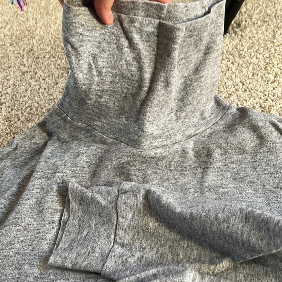 Uniqlo Basic Cotton Turtleneck - Picture 3 of 3